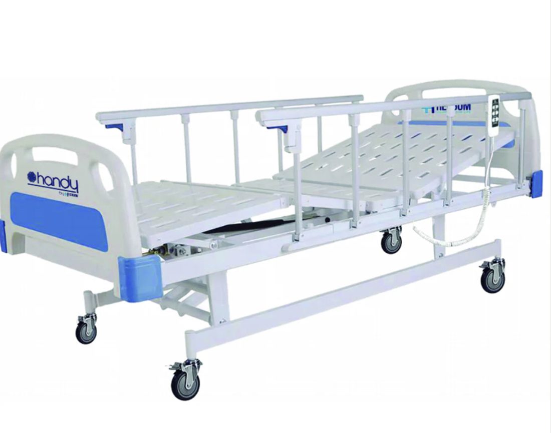 Comparación entre cama de hospital manual y eléctrica en renta